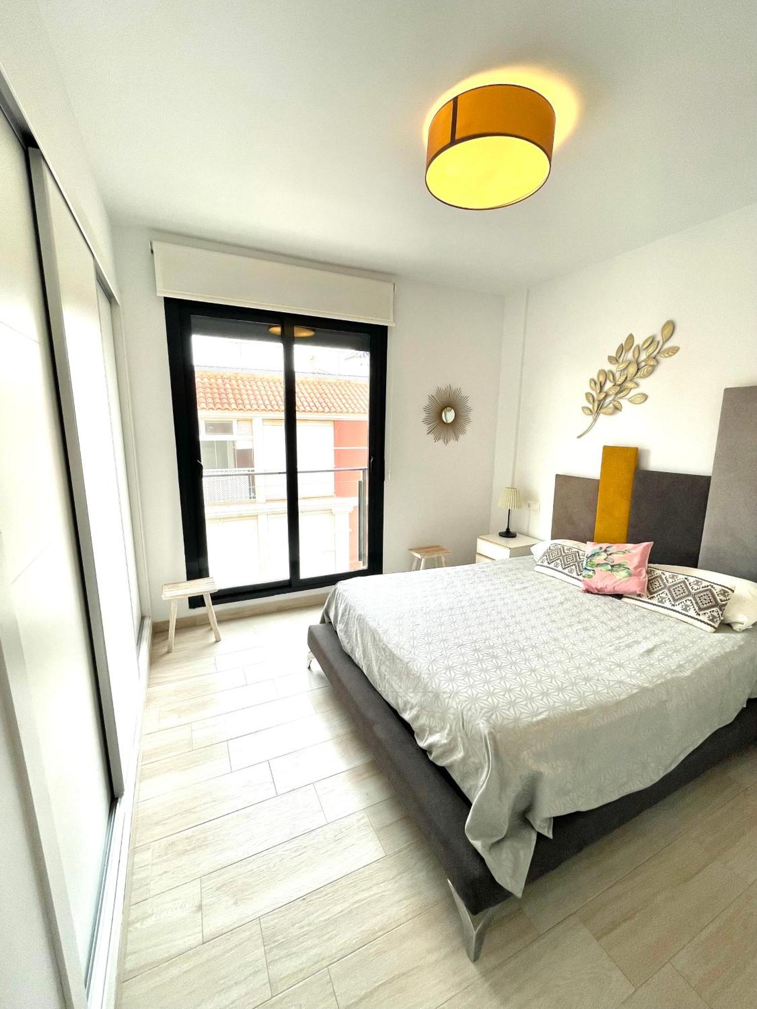 Luxury And Modern Beach Apartment With Sea Views لا ماتا المظهر الخارجي الصورة