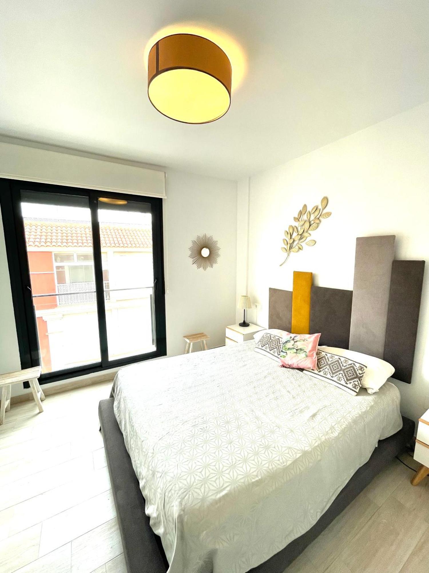 Luxury And Modern Beach Apartment With Sea Views لا ماتا المظهر الخارجي الصورة