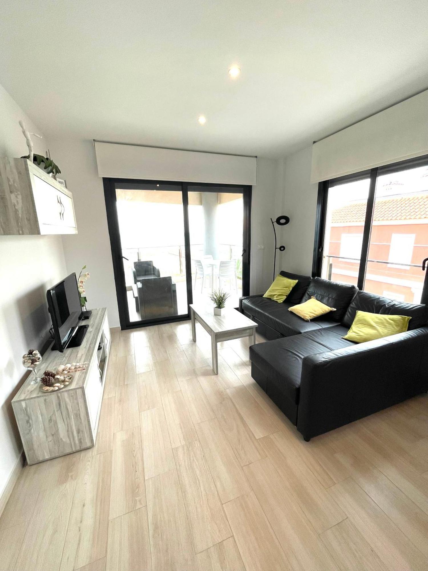 Luxury And Modern Beach Apartment With Sea Views لا ماتا المظهر الخارجي الصورة