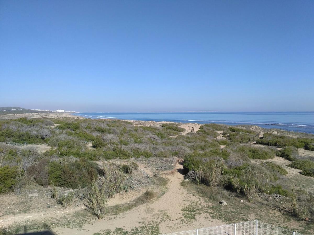 Luxury And Modern Beach Apartment With Sea Views لا ماتا المظهر الخارجي الصورة