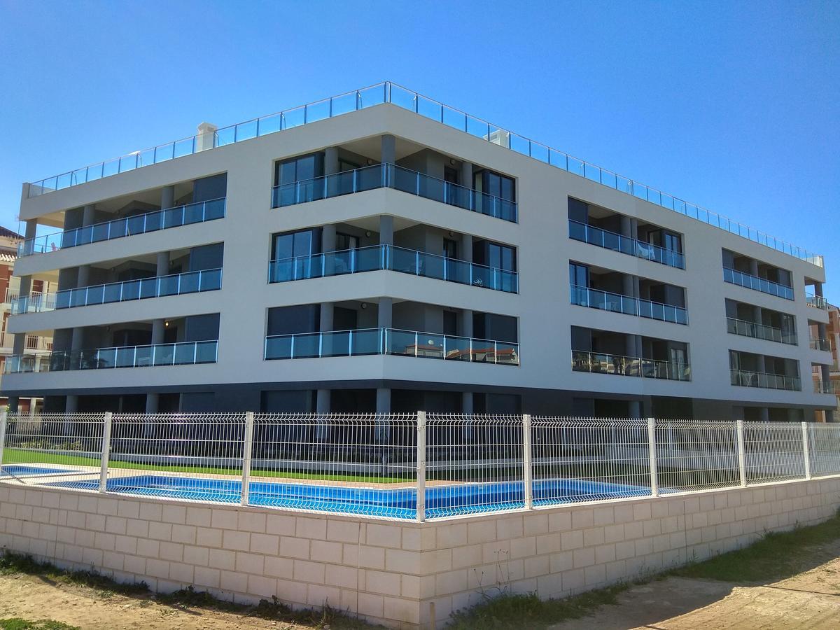 Luxury And Modern Beach Apartment With Sea Views لا ماتا المظهر الخارجي الصورة
